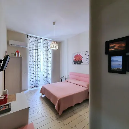 Domus Armenio Alojamento de Acomodação e Pequeno-almoço Nápoles